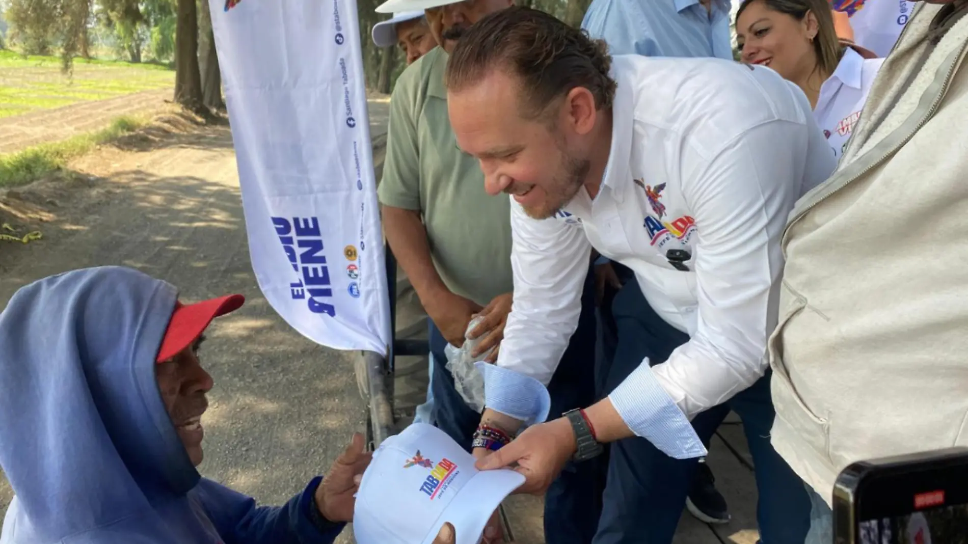 Santiago Taboada con productores 